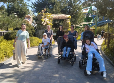 Общественники подарили поездку в парк аттракционов детям с инвалидностью из Севастополя